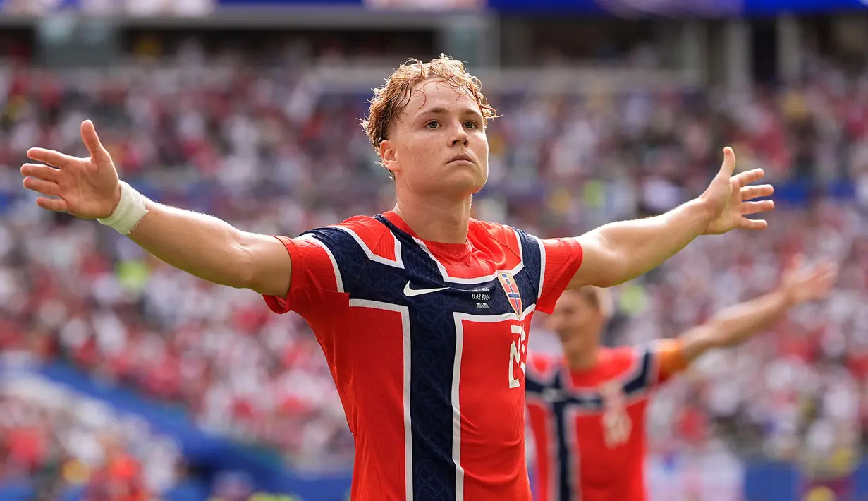 Pemain Norwegia Andreas Schjelderup merayakan gol pertamanya dalam pertandingan perempat final Piala Dunia sepak bola antara Norwegia dan Inggris di Miami Gardens, Florida, Sabtu, 11 Juli 2026. (AP Photo/George Walker IV)