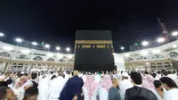 Jemaah haji melakukan thawaf di Kakbah, Makkah. Darmawan/MCH