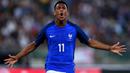 Penyerang Prancis, Anthony Martial, merayakan gol yang dicetaknya ke gawang Italia. Pemain MU ini mencetak gol pada menit ke-17 melalui umpan Paul Pogba. (AFP/Aberto Pizzoli) 