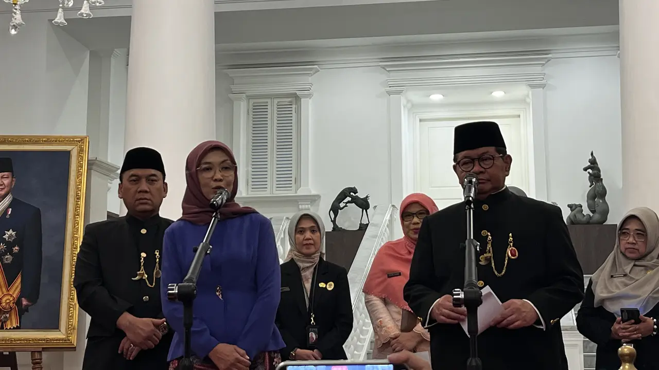 Kepala Dinas Kesehatan (Dinkes) DKI Jakarta, Ani Ruspitawati bersama Gubernur DKI Jakarta Pramono Anung.
