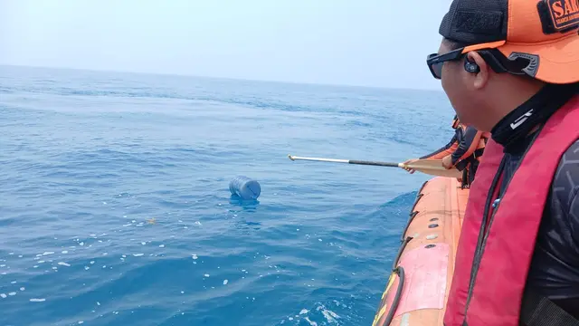 Terpal Biru dan Galon Misterius Ditemukan di Perairan Anak Krakatau, Petunjuk 5 Jurnalis Hilang?