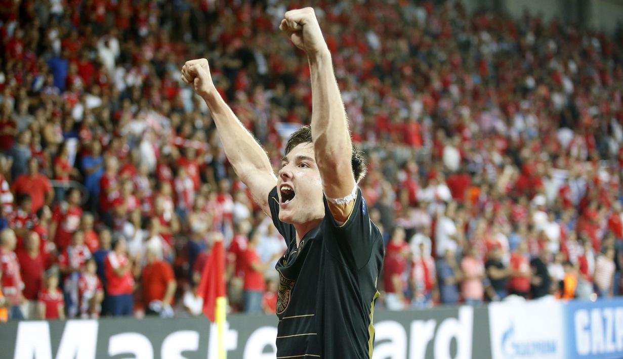 4. Kieran Tierney (Celtic) - Pemuda berusia 19 tahun ini merupakan bek andalan Brendan Rodgers meraih dua gelar juara. Di usia yang masih muda dia sudah mampu menembus skuad Timnas Skotlandia. (EPA/Abir Sultan)