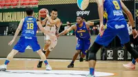 Bima Perkasa Jogja (BPJ) berhasil meraih kemenangan 81-79 atas&nbsp;Rajawali Medan pada laga lanjutan musim reguler&nbsp;Indonesian Basketball League (IBL) 2025 di&nbsp;GOR Pancasila UGM, Sleman, Sabtu (8/3/2025) malam WIB. (Bola.com/Ana Dewi)