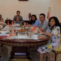 Didampingi Andika Pratama, Ussy Sulistiawaty bersilaturahmi dengan mantan suaminya (Instagram/@ussypratama)