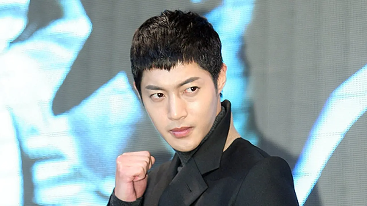 Aniaya Kekasihnya, Kim Hyun Joong Diperiksa Polisi