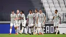 Pemain Juventus Dejan Kulusevski (kedua kiri) merayakan gol pertamanya bersama rekan satu tim saat menghadapi Sampdoria pada pertandingan Serie A di Stadion Allianz, Turin, Italia, Minggu (20/9/2020). Juventus menaklukkan Sampdoria dengan skor 3-0.  (Marco Alpozzi/LaPresse via AP)