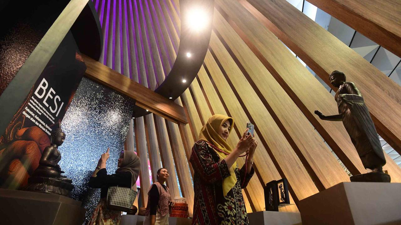 FOTO: Tanah Api, Jejak Jiwa,  Instalasi Seni Nusantara Sambut HUT ke-80 RI di Bandara Soekarno-Hatta
