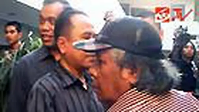 Sidang Kompol Arafat Ricuh