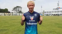 Pemain asal Jepang, Ryohei Miyazaki saat mengikuti trial di Persib Bandung, Selasa (17/5/2022). (Bola.com/Erwin Snaz)