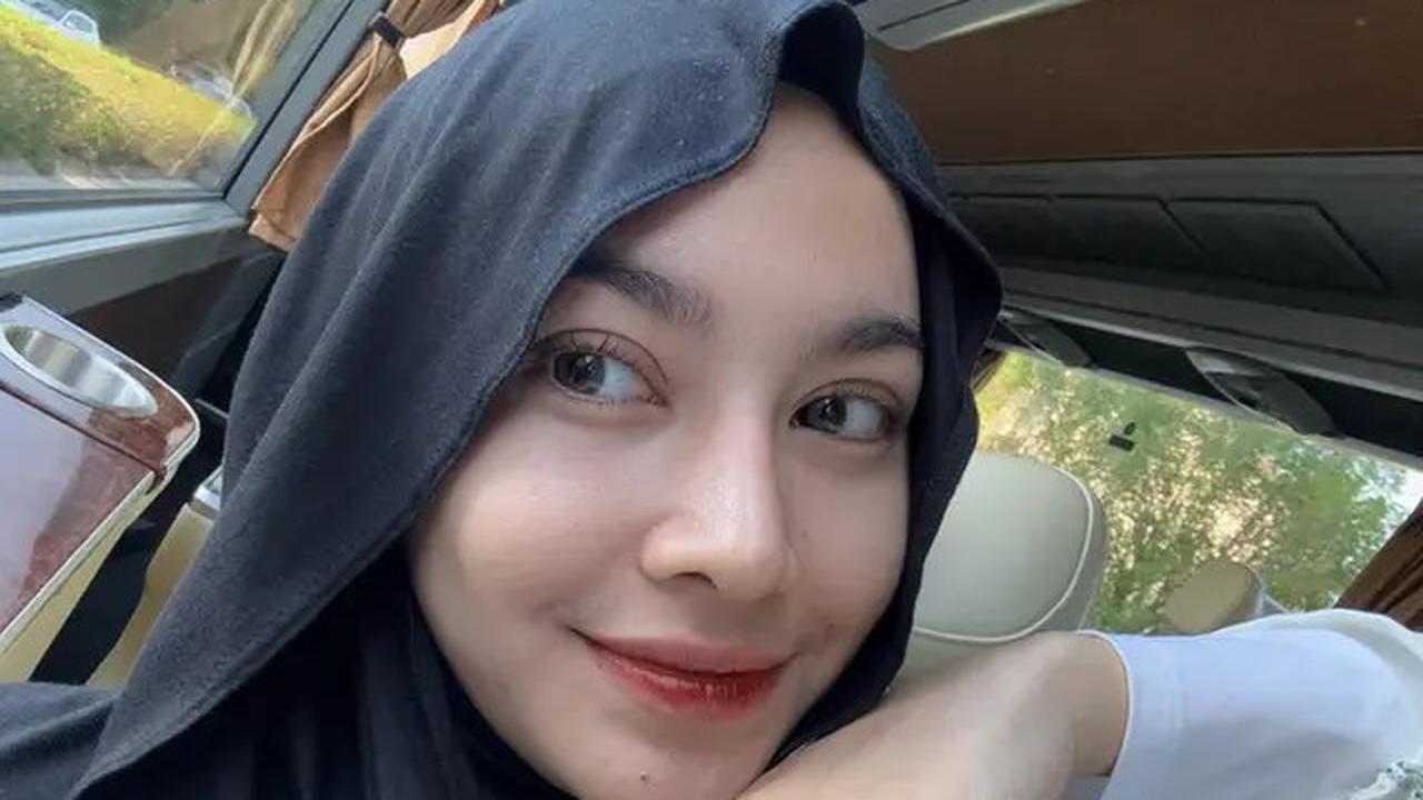 Top 3 Islami: Foto-Foto Mahalini Kenakan Jilbab Meleyot yang Diprediksi jadi Tren 2025