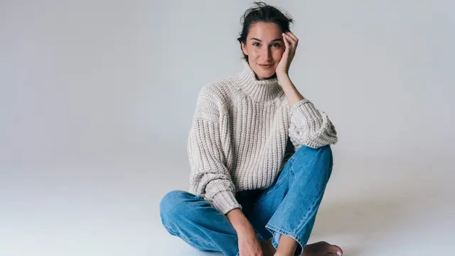 Perpaduan Sweater Oversize dengan Jeans
