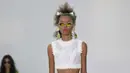 Untuk pesta di luar ruangan, gaun dari koleksi Giambattista Vali Spring Summer 2022 ini patut pertimbangkan. Pilihlah crop top dengan detail bordir dan renda, sementara untuk bawahannya pilihlah rok model mermaid yang feminin sekaligus elegan. (giambattistavalli.com).