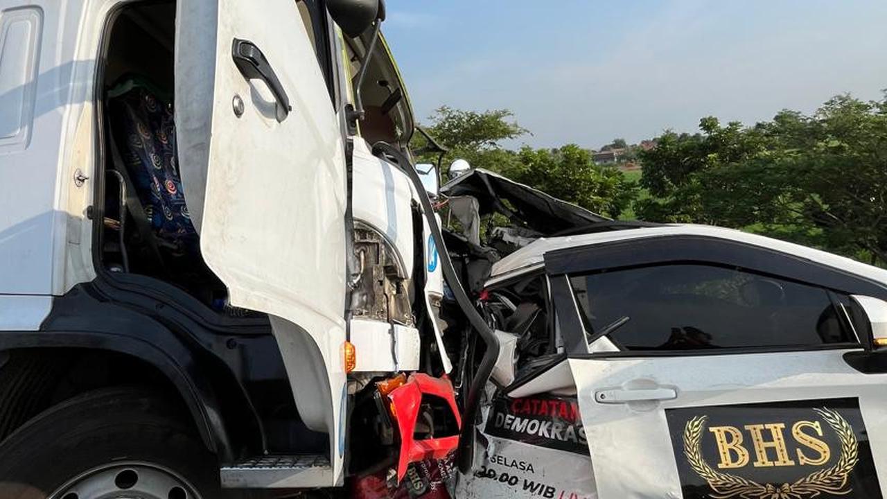 Kesaksian Reporter tvOne saat Kecelakaan Maut di Tol Pemalang, Mobil Ditumpangi Mendadak Ditabrak Truk