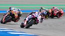 Jorge Martin mempertahankan posisi terdepan dari kejaran Aleix Espargaro. Sementara Francesco Bagnaia naik ke posisi empat dari posisi enam. (AP Photo/Kittinun Rodsupan)