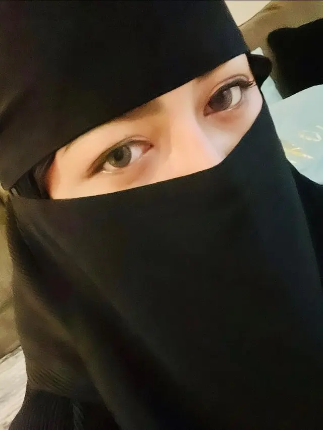 Ratu Rizky Nabila Berhijab dan Bercadar