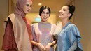 Dengan styling yang cermat dari @wanda_haraa, keduanya berhasil menciptakan kesan kompak dan memukau dalam balutan busana yang sempurna untuk acara spesial. @wanda_haraa/@didietmaulana].