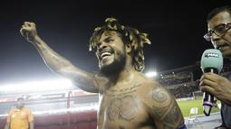 Bek Panama, Roman Torres, melakukan selebrasi usai mencetak gol ke gawang Kosta Rika pada laga kualifikasi Piala Dunia 2018 di Stadion Rommel Fernández, Selasa (10/10/2017). Panama menang 2-1 atas Kosta Rika. (AP/Arnulfo Franco)