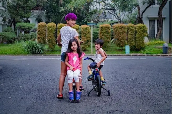 Nirina Zubir bersama kedua anaknya (Foto: Instagram)