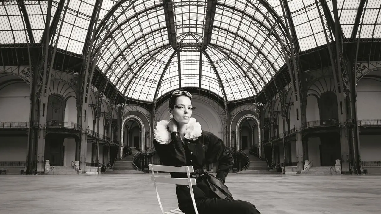 Dibidik Inez & Vinoodh, Chanel Tayangkan Teaser untuk Koleksi SS25 yang Ditampilkan di Tempat Ikonik Grand Palais