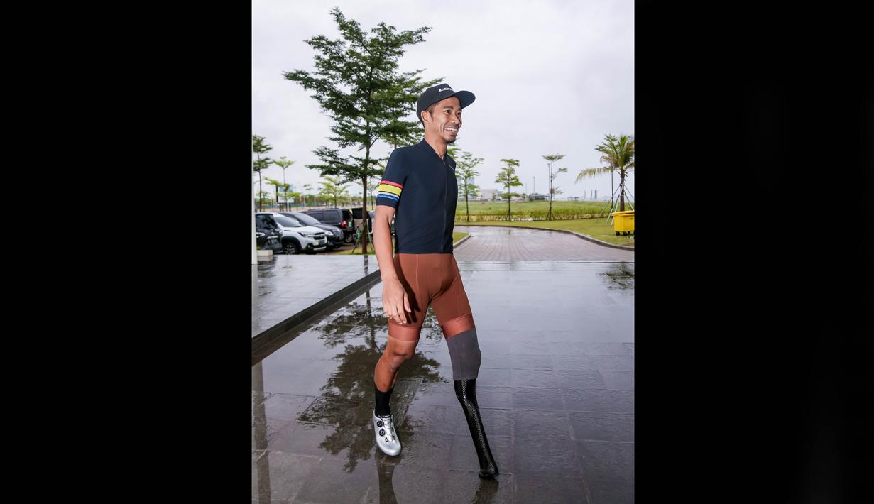 Atlet paralimpik Indonesia, M. Fadli mengikuti sesi group ride road to Gran Fondo New York (GFNY) Bali 2023 di kawasan Pantai Indah Kapuk (PIK 2), Jakarta, Minggu (29/1/2023). (Dok.GFNY Bali)
