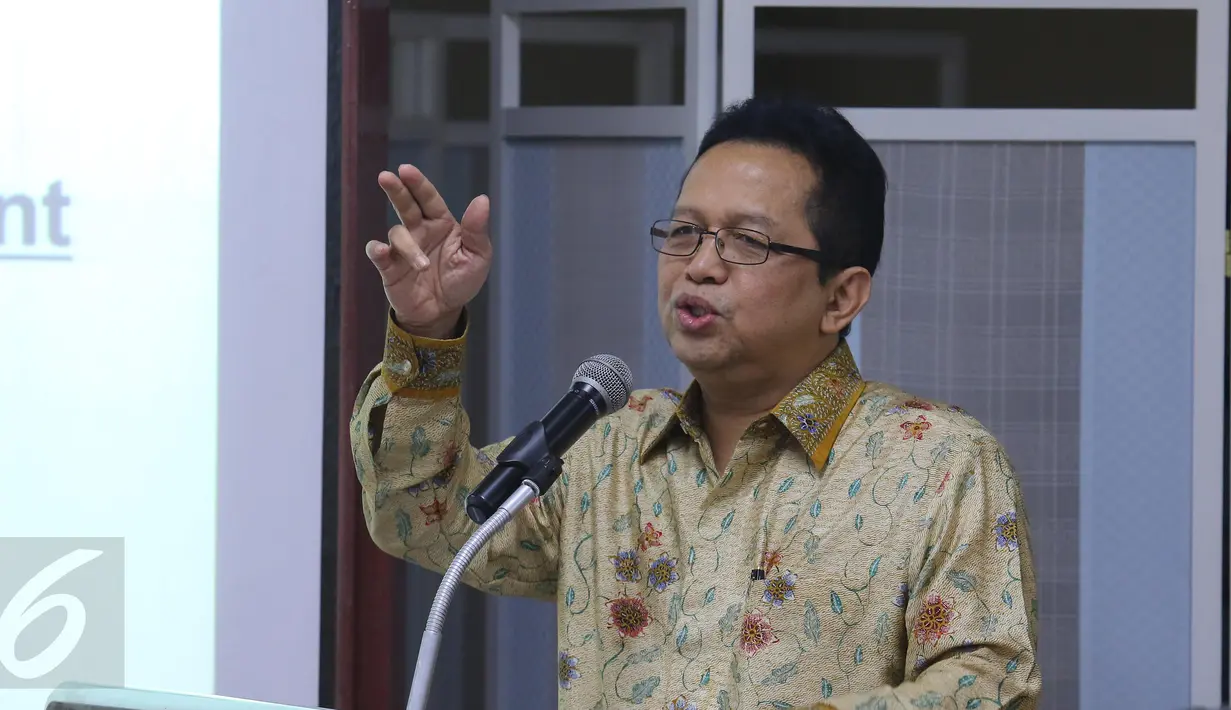 Ketua Komite Ekonomi dan Industri Nasional (KEIN), Soetrisno Bachir memberikan sambutan saat kunjungan KEIN ke fasilitas produksi PT Toyota Motor Manufacturing Indonesia (TMMIN) Sunter I di Jakarta, Senin (9/5). (Liputan6.com/Angga Yuniar)