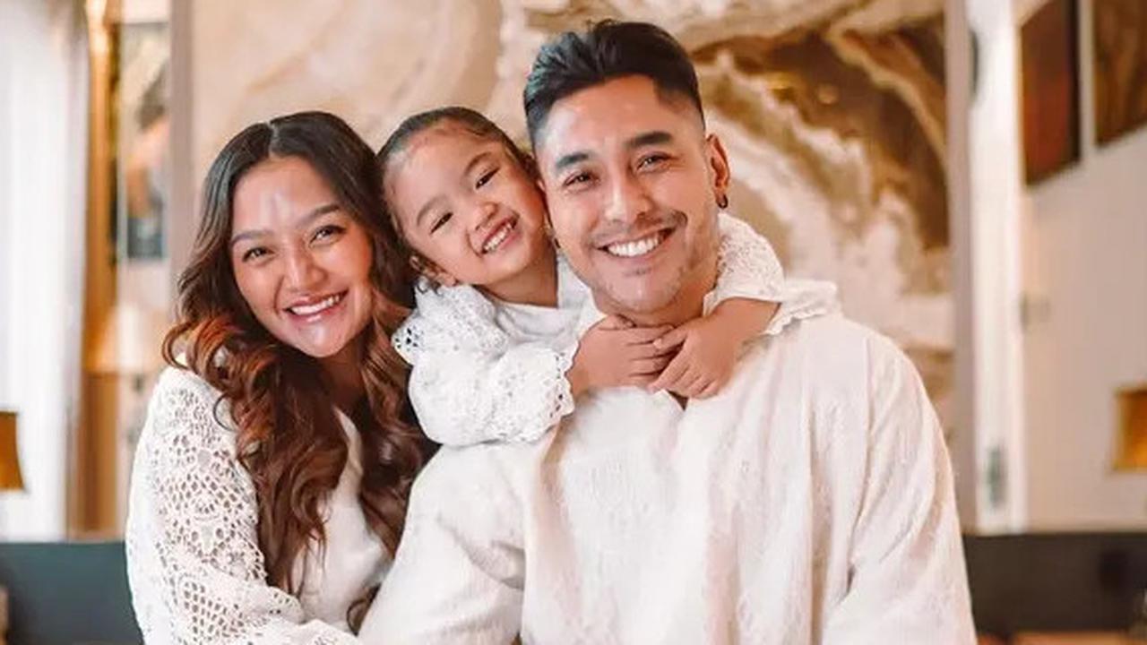 Disebut Baby X, Siti Badriah dan Krisjiana Sepakat Rahasiakan Nama Anak Kedua - Tradisi Keluarga Jadi Alasan