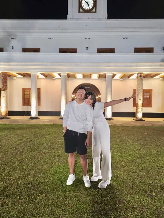 Penyanyi Denny Caknan dikabarkan menikah dengan Bella Bonita hari ini, Jumat (7/7).  [Foto: IG: denny_caknan/bellabonita_r.a].