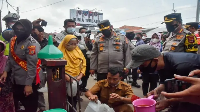 Cerita Kapolda Jabar Bertemu Pedagang Pasar Saat Distribusi Minyak Goreng Curah