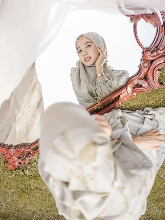 Beda Gaya 6 Artis Saat Mirror Selfie, Cantik Memesona