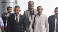 Nadiem Makarim datang bersama tim kuasa hukumnya, salah satunya Hotman Paris, ke Gedung Bundar Jaksa Agung Muda Pidana Khusus Kejagung. (merdeka.com/Arie Basuki)