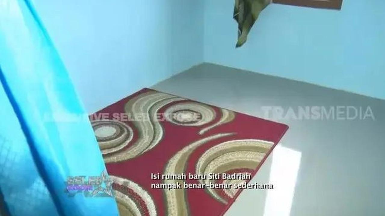 Rumah yang ditinggali oleh orang tua Sibad ini juga memiliki ruang untuk beribadah.