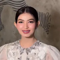 Selvi Ananda dengan Riasan Wajah Serba Pink. [@antoniusanungmakeup]