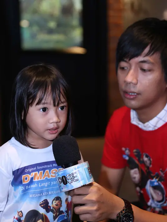 Pemilik nama Rian Ekky Pradipta, mengaku tidak masalah membawakan lagu ciptaan orang lain. Baginya mereka bisa menularkan pesan sosial ke masyarakat, khususnya anak-anak. (Nurwahyunan/Bintang.com)