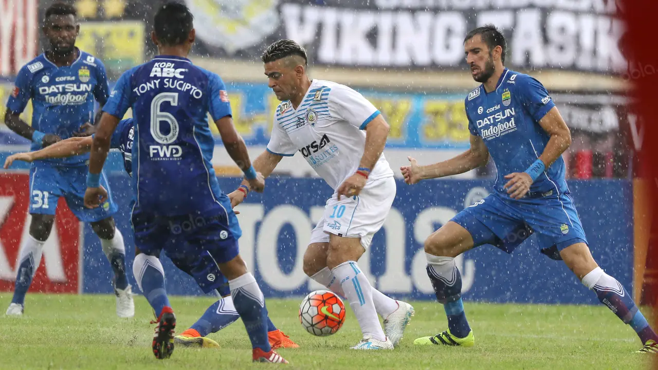 Persib Bandung Vs Arema Cronus