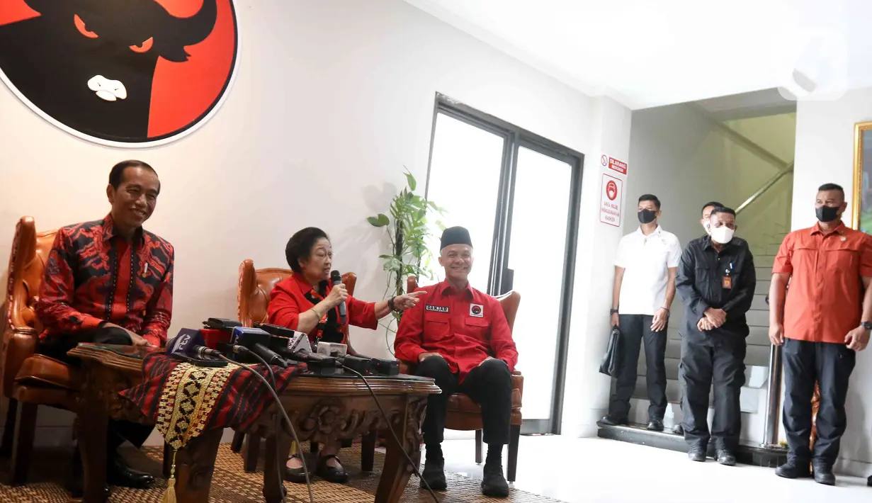 <p>Usai acara, Jokowi mengaku dalam pidatonya, ia menyampaikan soal tantangan bangsa ke depan, terutama potensi kesulitan global seperti krisis pangan dan energi. (Liputan6.com/Herman Zakharia)</p>