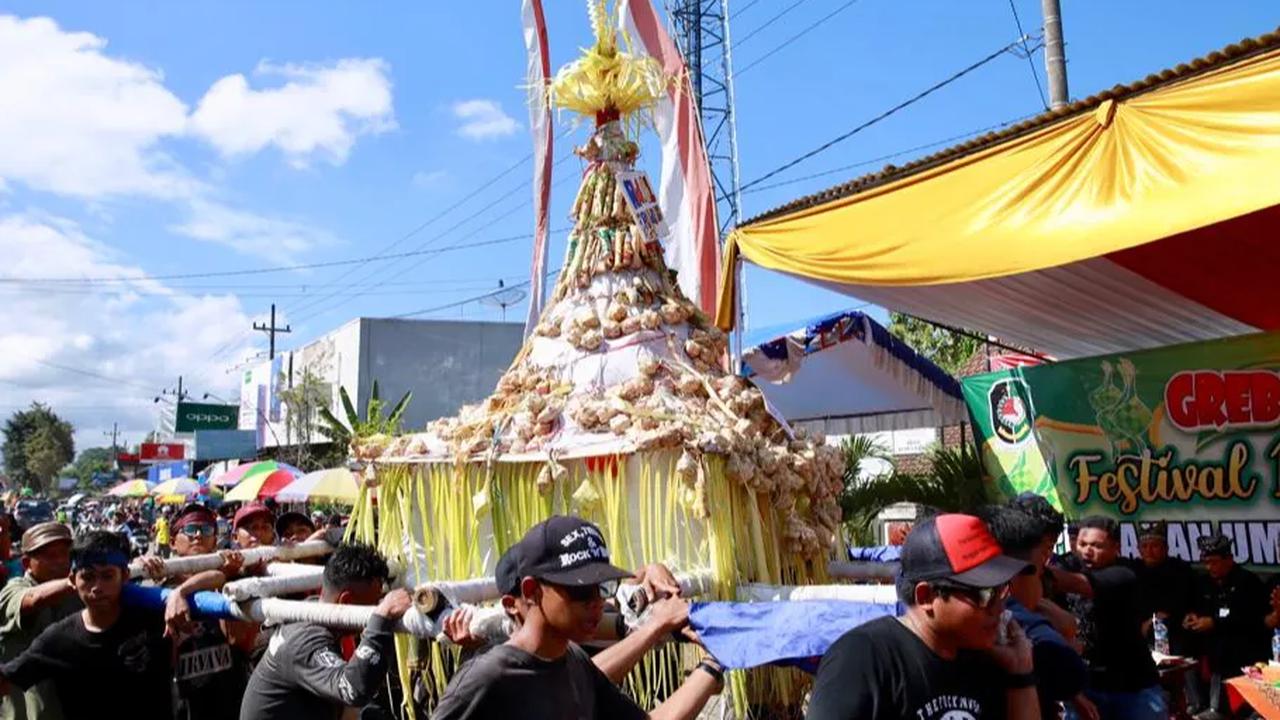 Tradisi Grebeg Syawal biasanya digelar keluarga keraton sebagai ungkapan syukur setelah menjalankan puasa di bulan Ramadan.