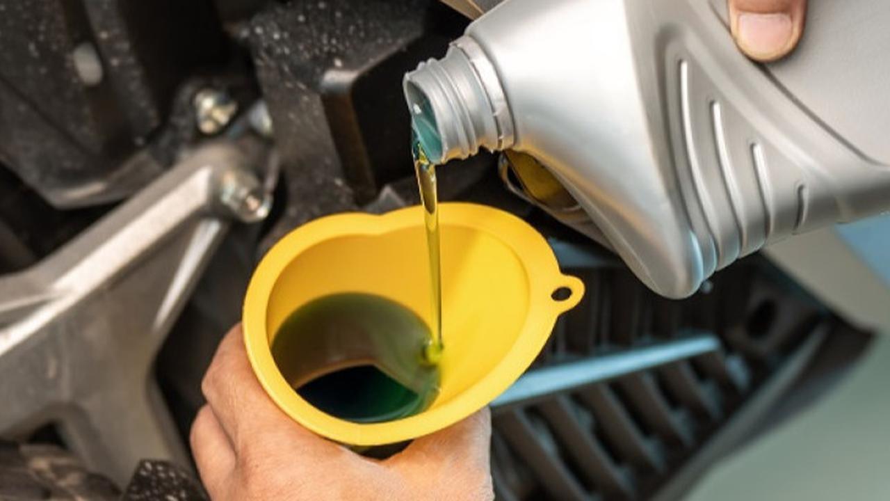 Waktu Tepat Mengganti Oli Motor yang Jarang Dipakai