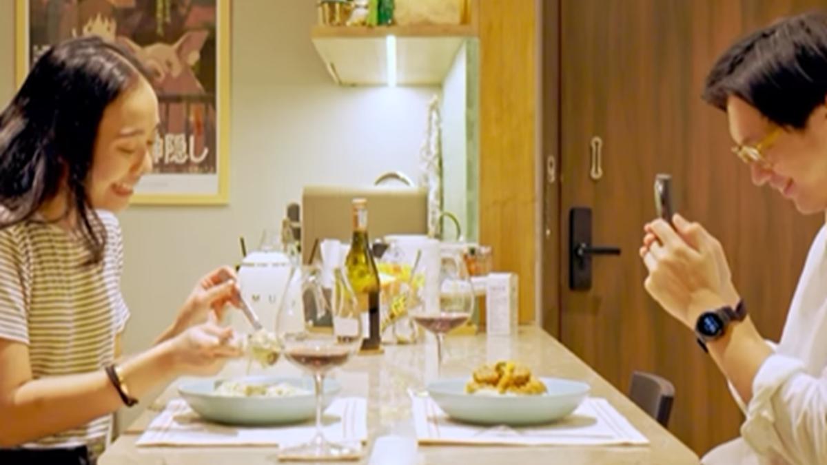 7 Potret Dapur Rumah Brandon Salim dan Dhika Himawan, Modern Minimalis dengan Sentuhan Hangat