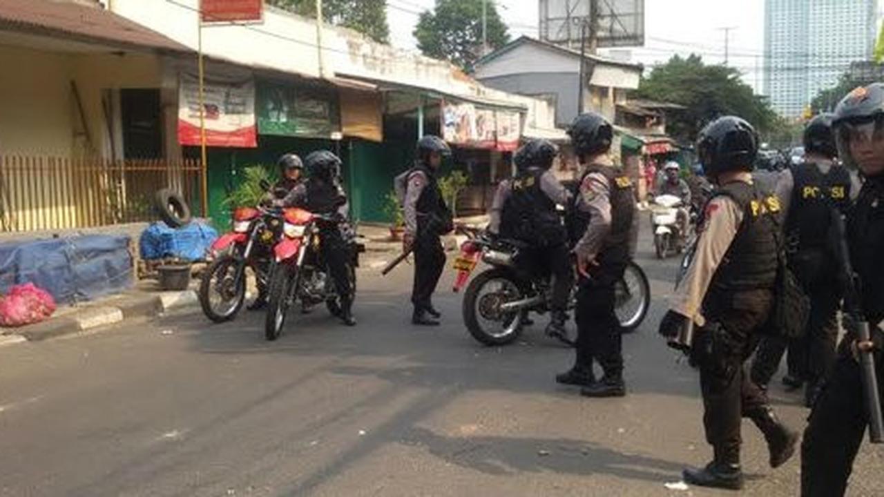Polisi buru provokator perusak mobil polisi di Tol Jatiwaringin