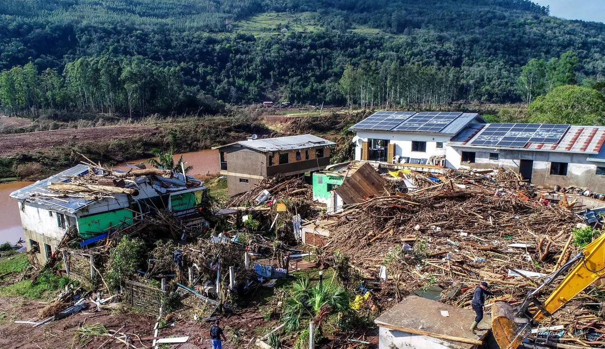 Tim pencarian dan penyelamatan fokus di sekitar Lembah Taquari, tempat sebagian besar korban dan kerusakan tercatat. (AP Photo/Wesley Santos)