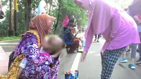 Tak Mampu Obati Hidrosefalus, Mumun Terpaksa Ngemis di CFD Bogor
