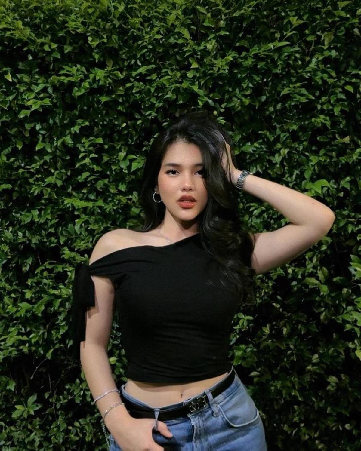 Bikin Takjub dan Berkali-Kali Dipuji Netizen, Ini 7 Potret Davina Karamoy dalam Penampilan Simple namun Tetap Berkelas - Photoshoot Terbaru Jadi Sorotan