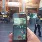 Para pemburu Pokemon banyak berkeliaran di Masjid Raya Cirebon pada sore hari. (Liputan6.com/Panji Prayitno)