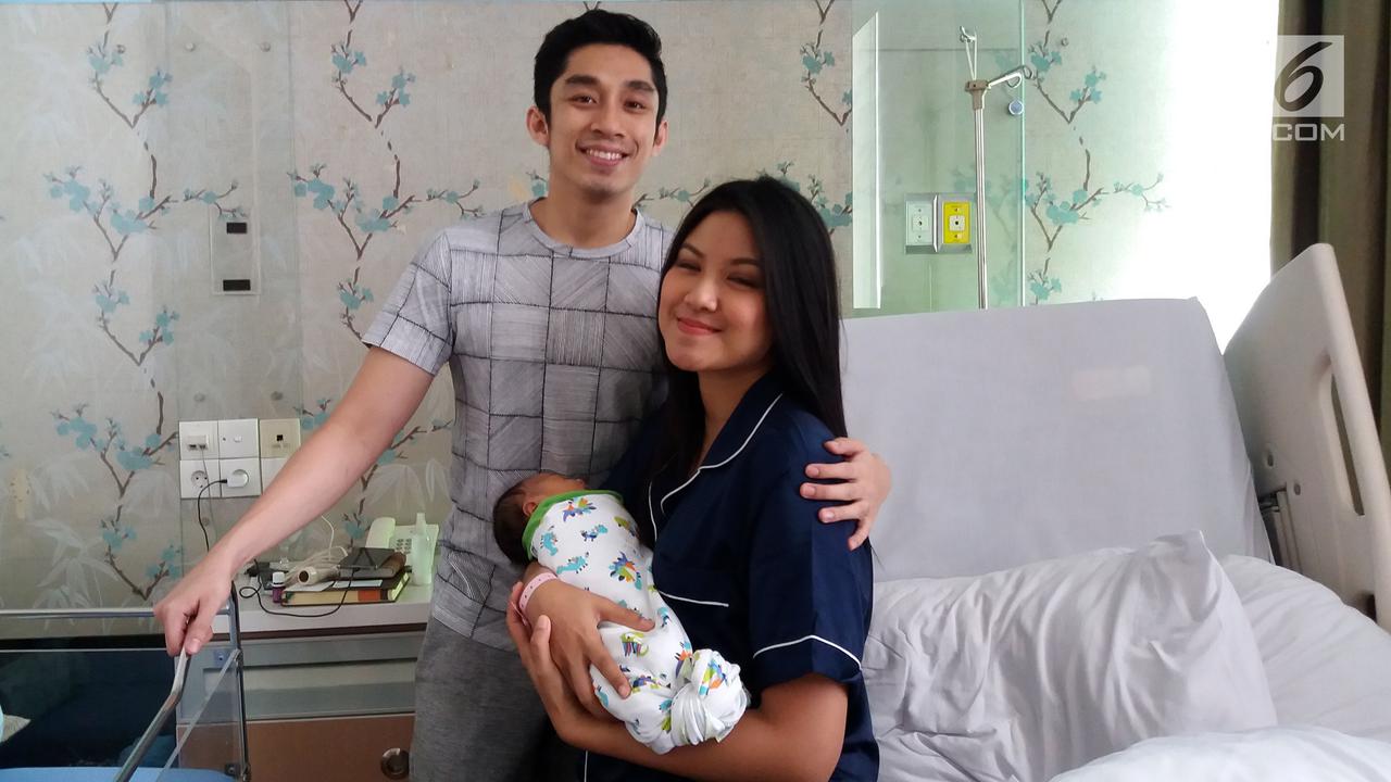 Zivanna Letisha dan suami, Haries Argareza Harahap