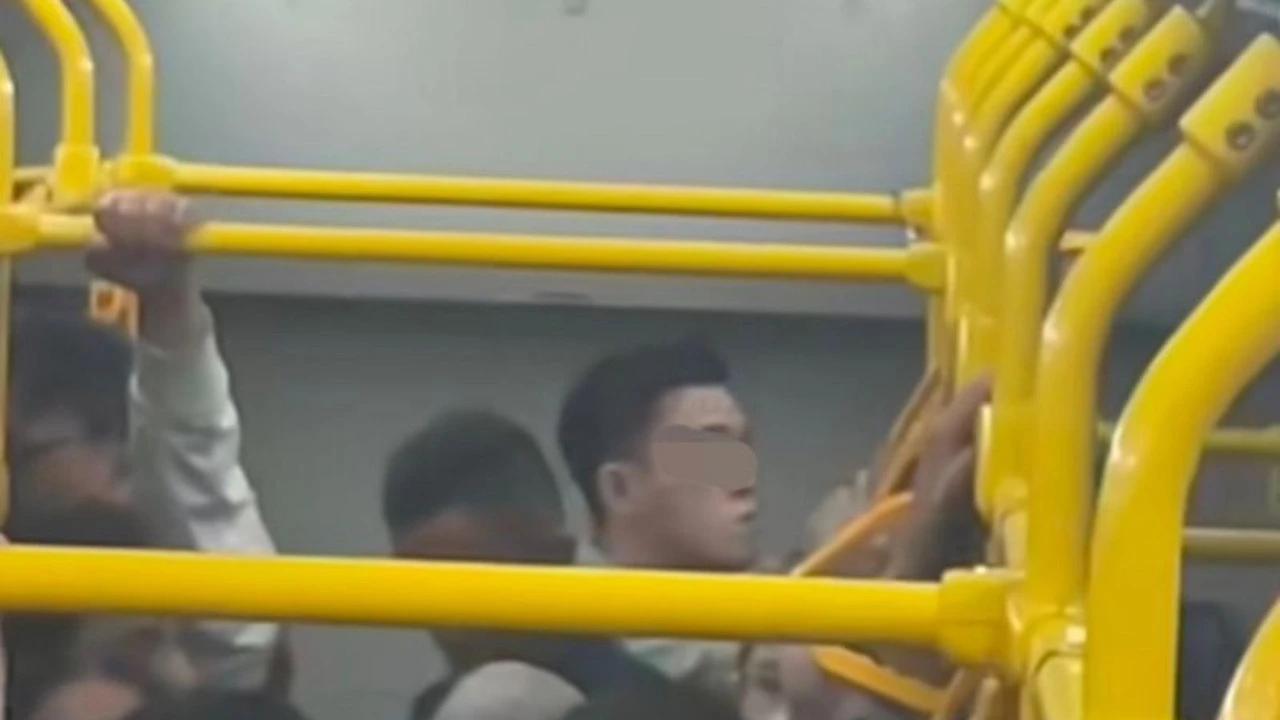 Kondisi Penumpang Penuh, Pria Ini Kedapatan Masturbasi di Bus TransJakarta