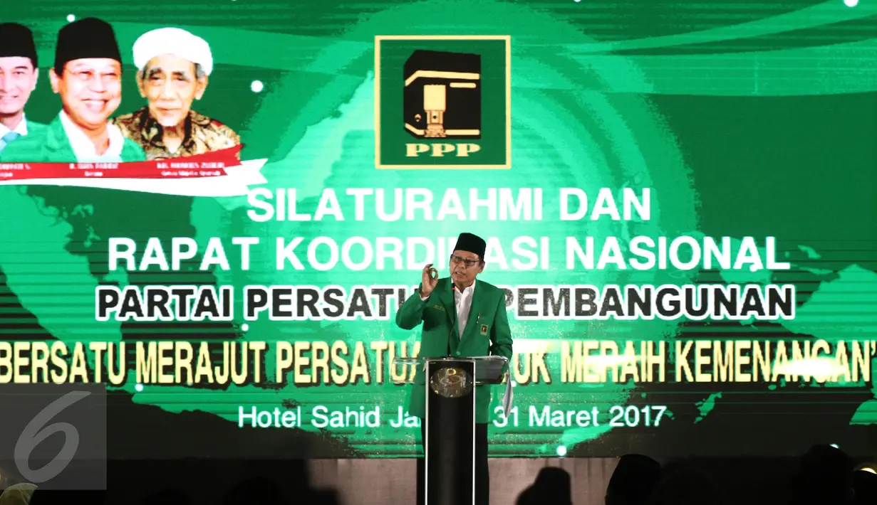 Ketua Umum PPP Djan Faridz memberi sambutan saat pembukkan Rakornas PPP di Jakarta, Jumat (31/3). Djan Faridz meminta kadernya mengawal Pilkada DKI Jakarta putaran kedua dengan mendukung pasangan Ahok-Djarot. (Liputan6.com/Herman Zakharia)
