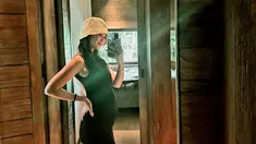 Inilah pesona Pamela Bowie saat berada di sebuah villa saat liburan di tengah berbadan dua. Perut Pamela Bowie makin membuncit sejak pertama kali mengumumkan kehamilan saat Natal 2023. (Liputan6.com/IG/pammybowie)