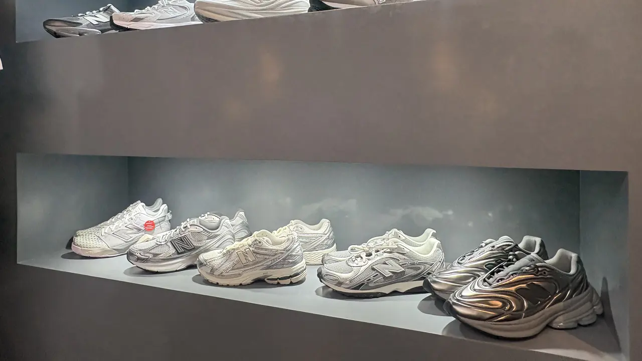 New Balance Rayakan Grey Days 2026. [Anisha/Fimela]