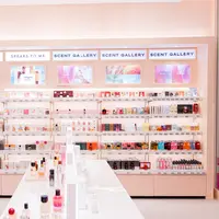 Kini mendapatkan parfum hingga skincare sudah mudah di Sorong, Papua dengan pilihan parfum terlengkap. Dok.  Sociolla