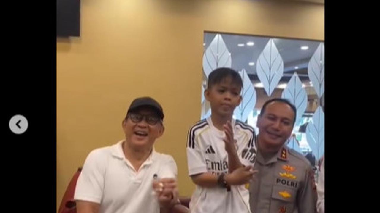 Enjoy Rocky Gerung Tari Pacu Jalur Bareng Dikha 'Aura Farming', Jenderal Polisi Ikut Happy